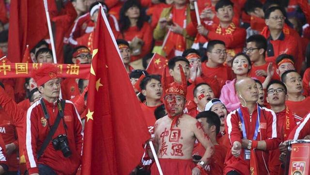 海报中，大鹏、欧豪、曹炳琨、沙宝亮四位主要角色各自对应不同扑克花色元素，更有其隐喻，山城重庆地图也在背景中渐渐浮现，围绕一出离奇绑架背后的各色人物纷纷登场